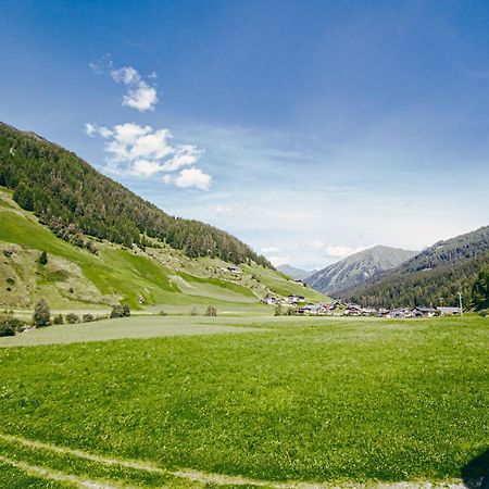 Nedererhof - Zimmer Enzian Mit Gemeinschaftskueche Schmirn Extérieur photo